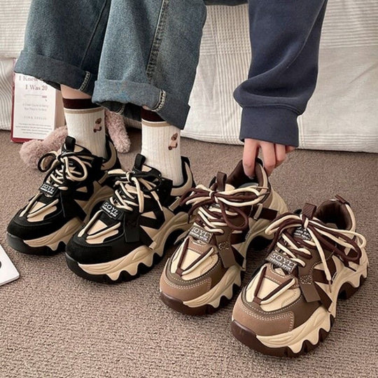 Damen Wellen-Plateau-Sneaker mit Multi-Layer-Obermaterial und Zierbändern Shop Nory