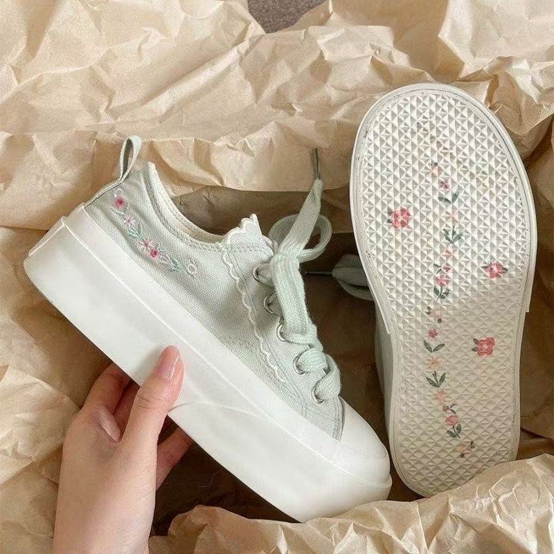 Damen Modische Plateau-Sneaker mit floralen Applikationen und atmungsaktiver Sohle