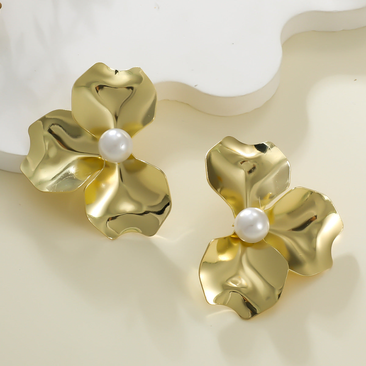 Damen Ohrstecker im luxuriösen floralen Design mit Kunstperlen Shop Nory