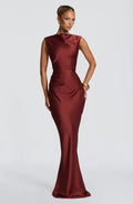 Damen Elegantes Maxikleid mit asymmetrischem Ausschnitt und raffinierten Drapierungen Shopnory