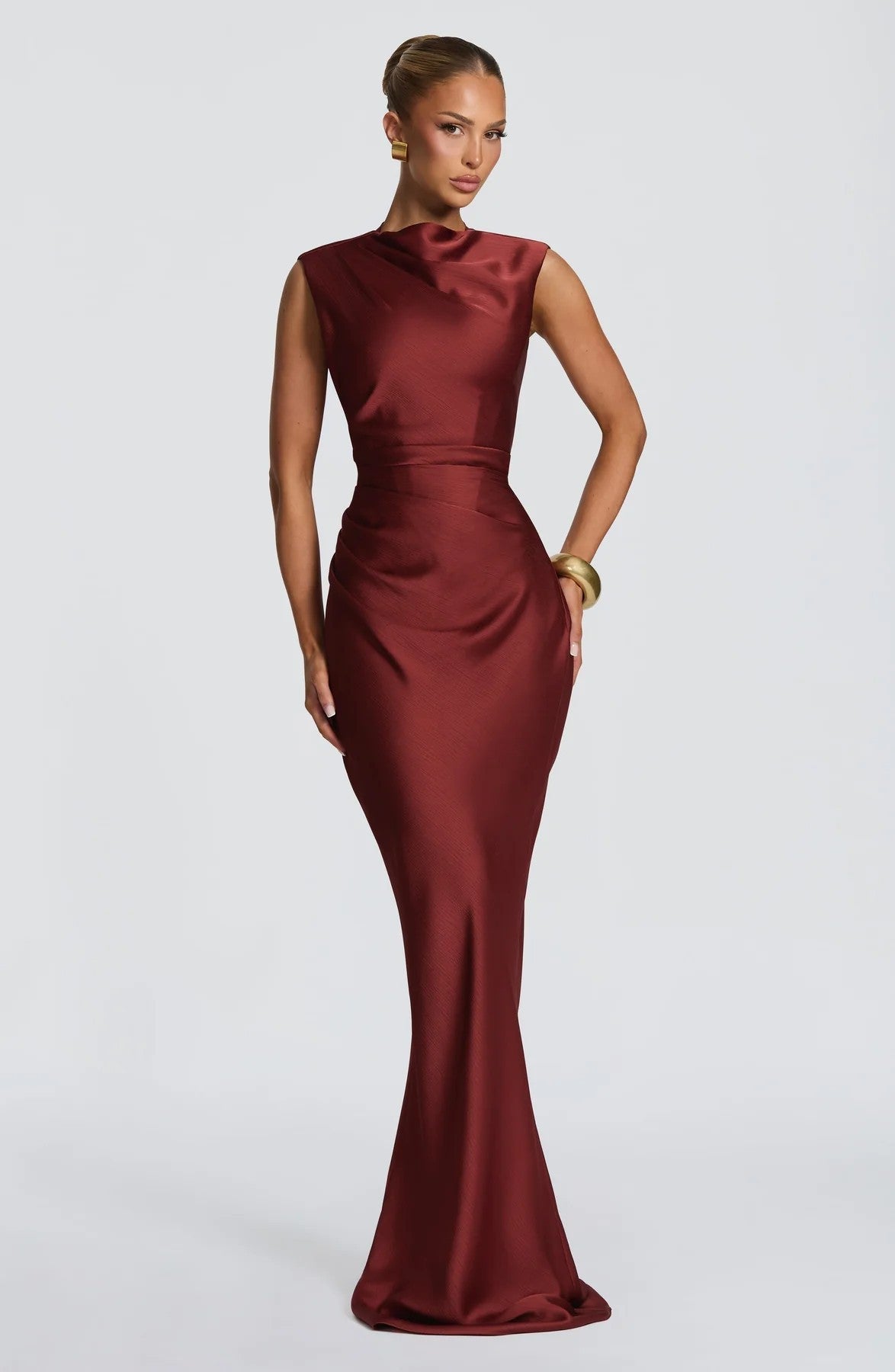 Damen Elegantes Maxikleid mit asymmetrischem Ausschnitt und raffinierten Drapierungen Shopnory