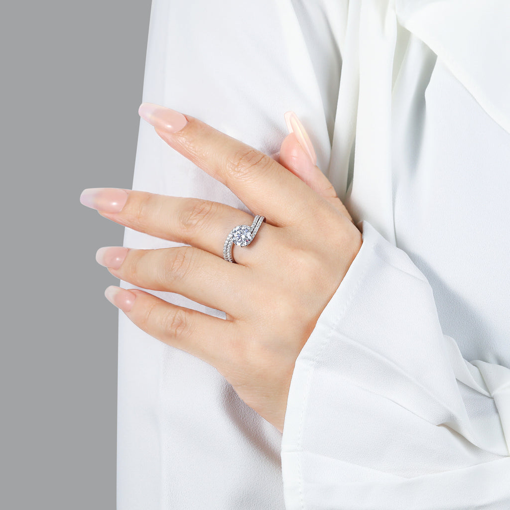 Damen Designer-Ring mit elegantem Wellenmuster und funkelnden Kristallen Shop Nory