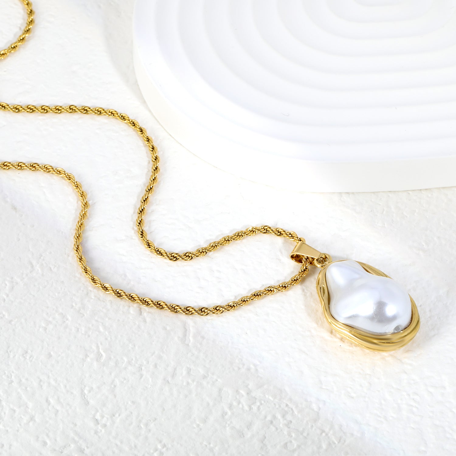 Damen Halskette mit herzförmigem Anhänger aus hochwertigem Edelstahl und luxuriöser Goldbeschichtung Shop Nory