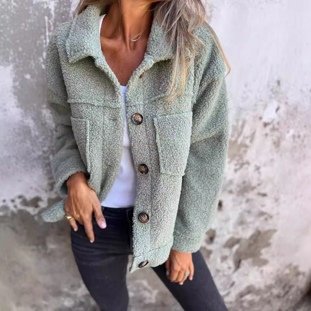 Damen nan kurze Teddyjacke mit Reverskragen, Knopfleiste und aufgesetzten Taschen Shop Nory