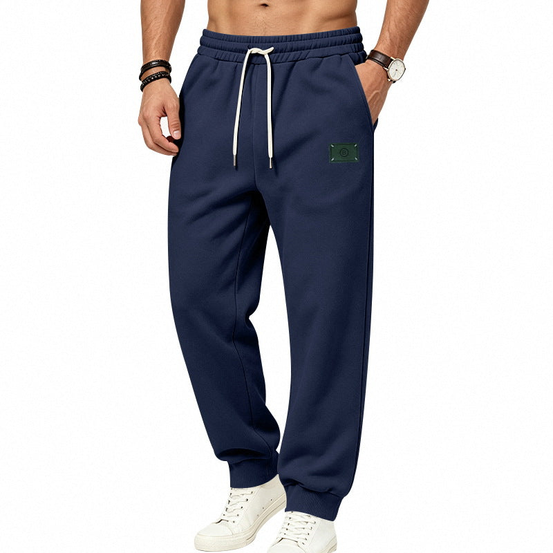 Herren Minimalistische Fleece-Jogginghose mit elastischem Tunnelzug und schmalen Bündchen Shop Nory