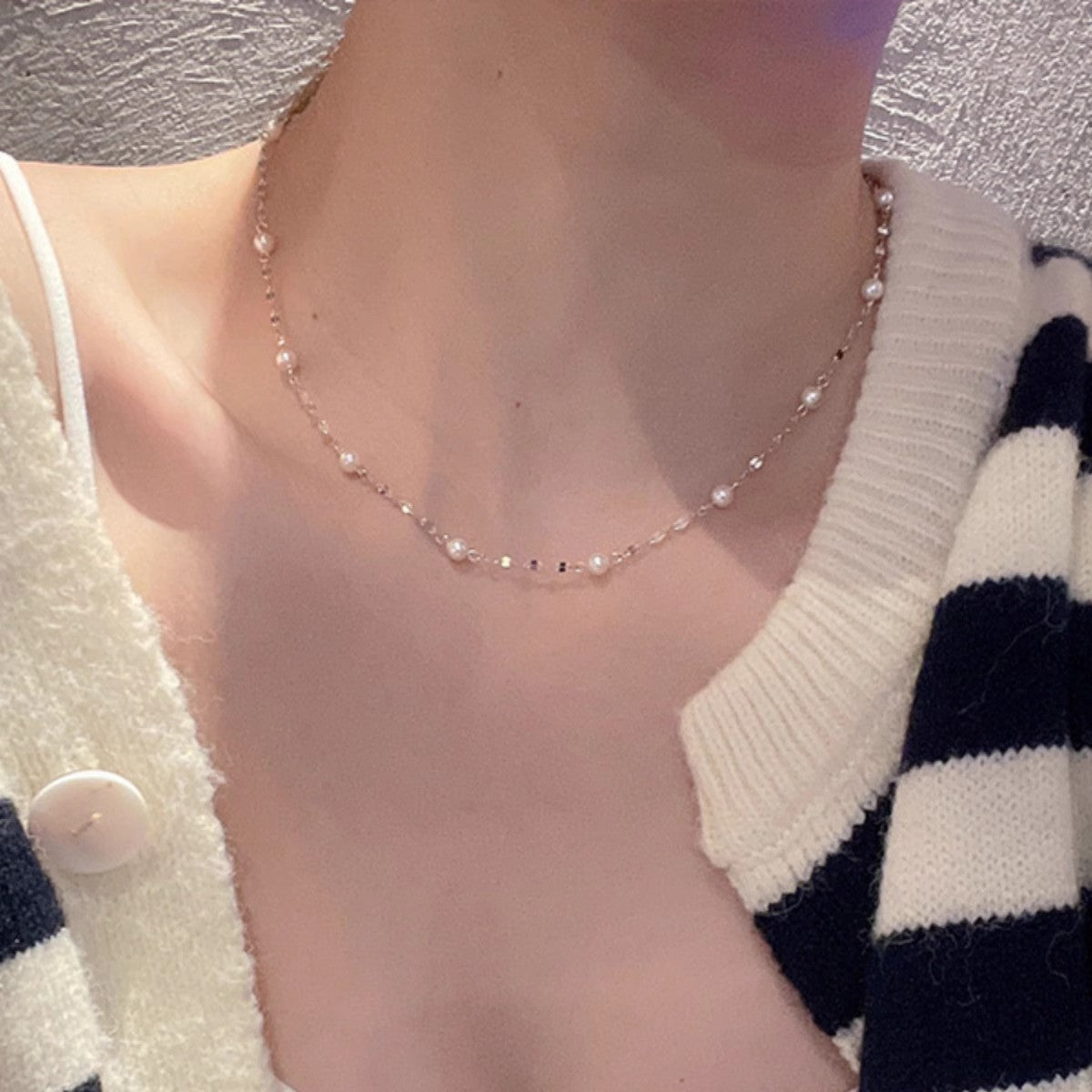 Damen Halskette mit zarten Perlen und funkelnden Kristallen Shop Nory