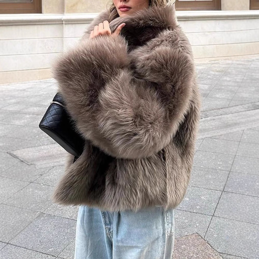 Damen Pelzjacke im modernen Oversize-Stil mit gemütlichem Kragen