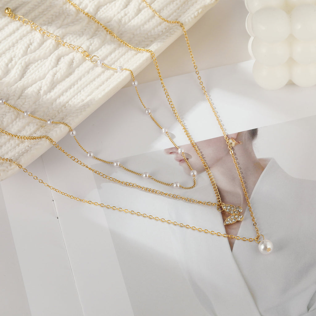 Damen Halskette Set mit funkelndem Schmetterlingsanhänger und eleganten Perlenakzenten Shop Nory