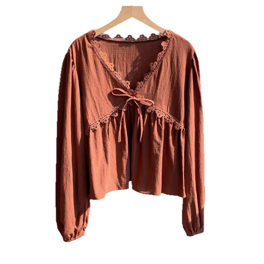 Damen Kurzbluse im Empire‑Schnitt mit V‑Ausschnitt, Spitzenbesatz und Bindeschleife Shop Nory