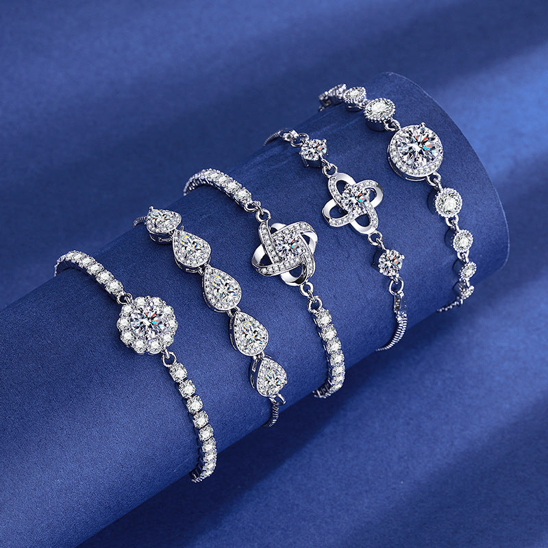 Zartes Zirkonia-Armband mit Verstellbarem Verschluss und Funkelnden Rundsteinen