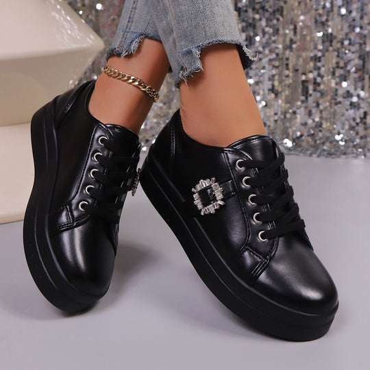Damen Plateau‑Sneaker mit Metallic‑Obermaterial, dekorativer Strass‑Schließe und gepolsterter Komfortsohle Shop Nory