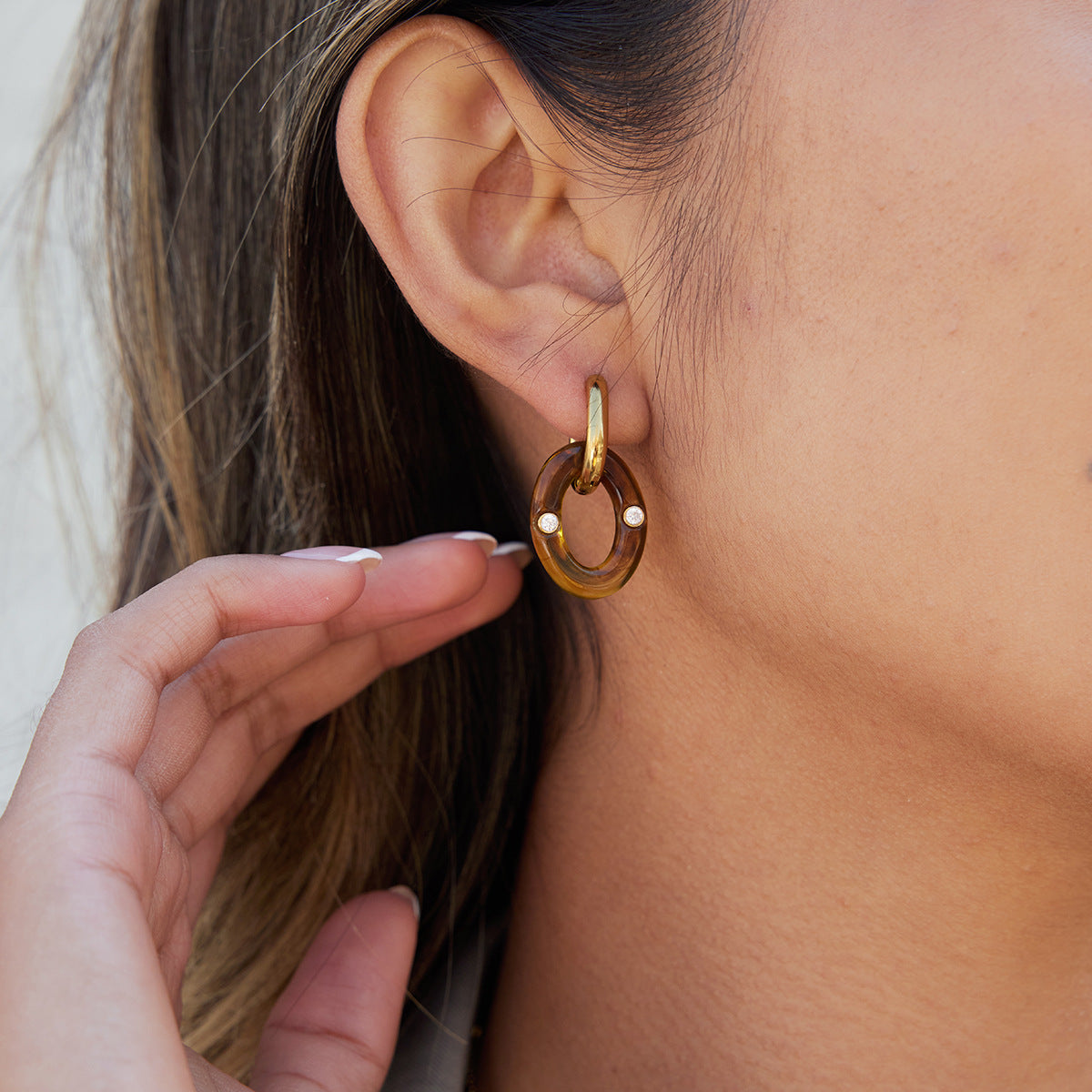 Damen Ohrhänger mit grünem Jade-Design und funkelnden Zirkonia Shop Nory