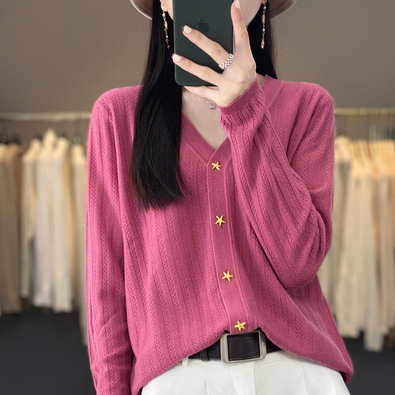 Damen Leichter V‑Ausschnitt-Cardigan mit strukturierter Längsrippe und Sternknöpfen Shop Nory