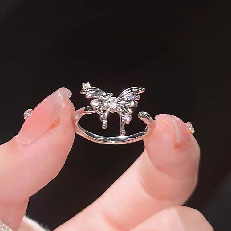 Damenring mit kunstvollem Schmetterlingsdesign und funkelnden Zirkonia Shop Nory