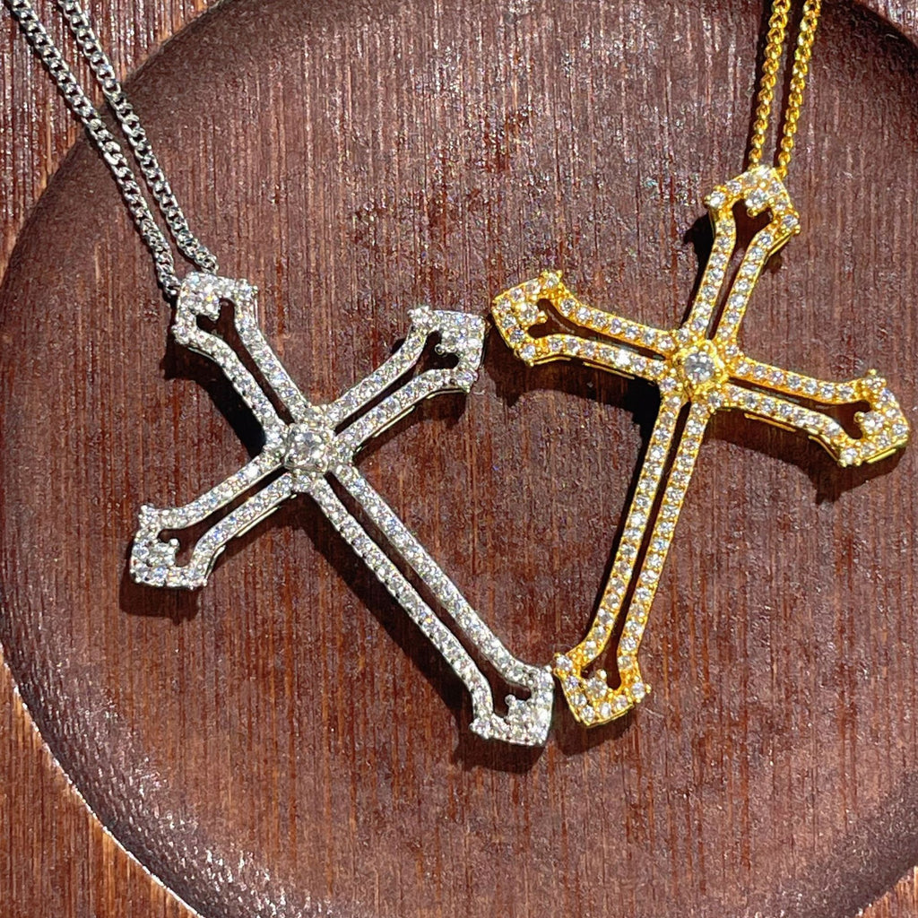 Damen Halskette mit kunstvollem Kreuz-Anhänger und funkelnden Zirkoniasteinen Shop Nory