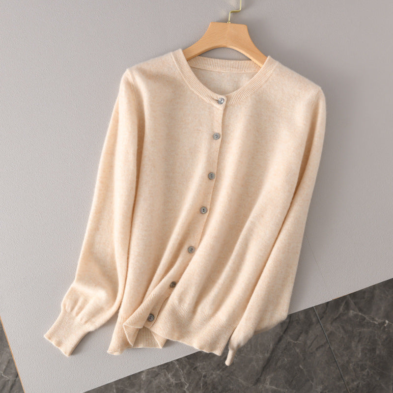 Damen Leichter Rundhals-Knopfcardigan in Kaschmiroptik mit feiner Rippkante und lässiger Silhouette Shop Nory