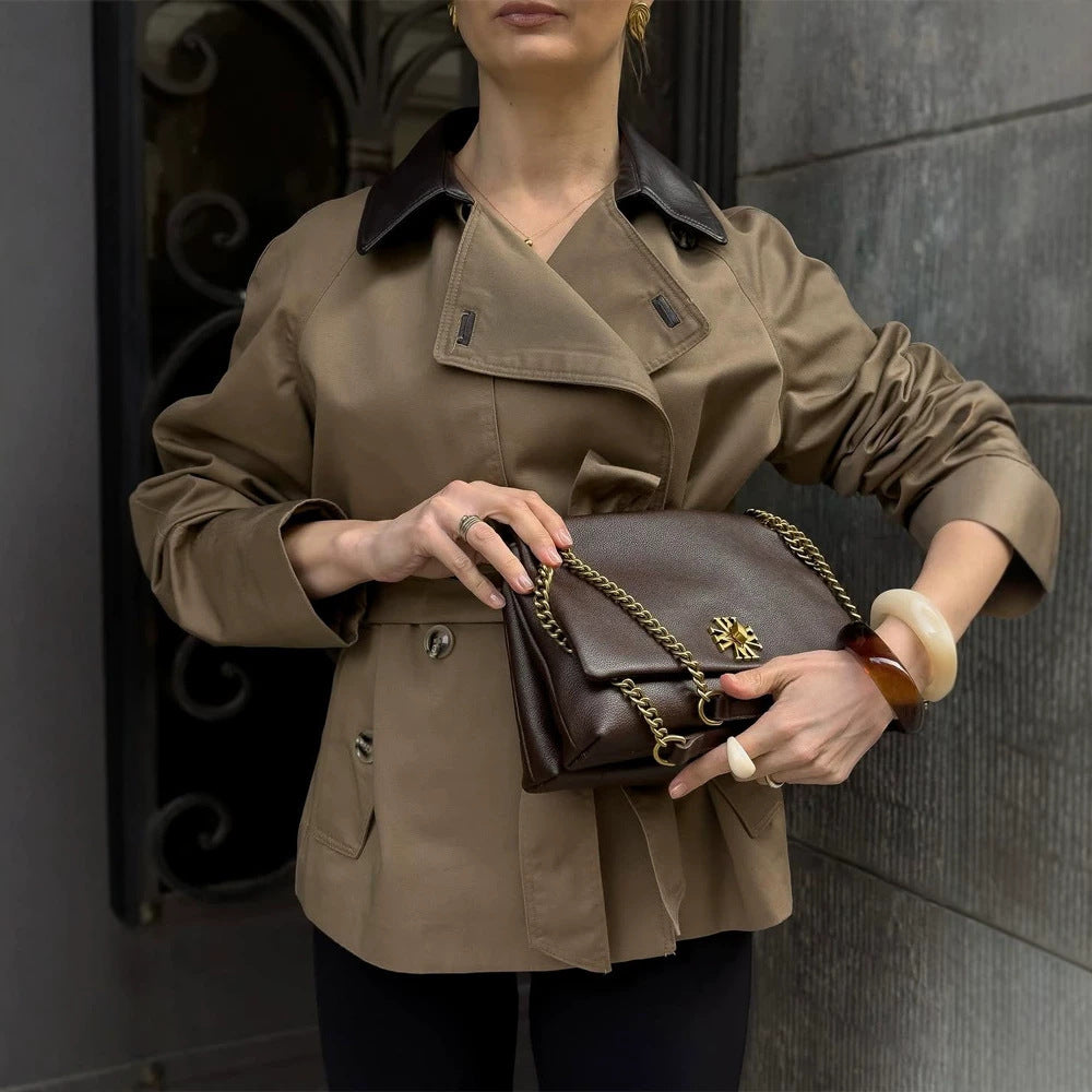 Damen Kurztrenchjacke mit taillierter Silhouette, Bindegürtel und kontrastkragen Shop Nory