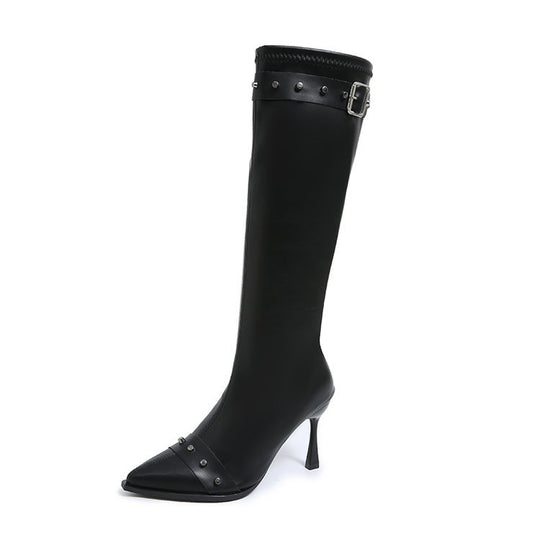 Damen Kniehohe Stiefel mit spitzer Zehenpartie, skulpturellem Stilettoabsatz und Zierriemen Shop Nory