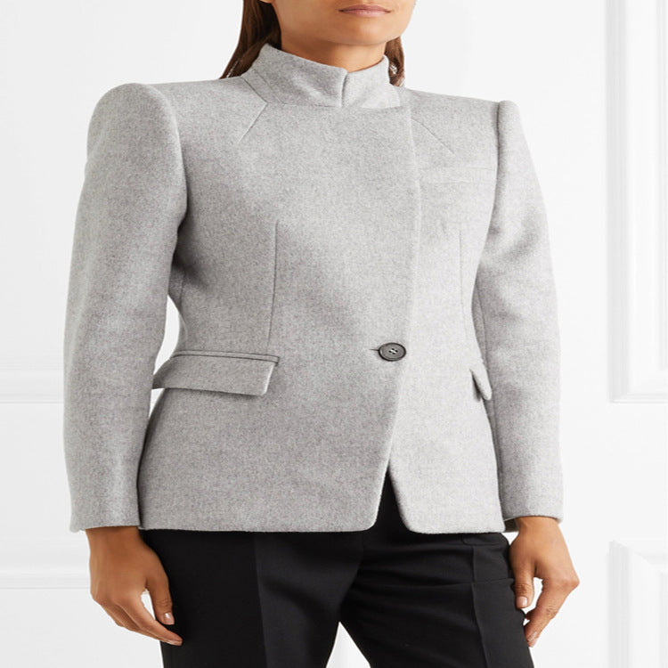 Damen Taillierter Wollmix‑Blazer mit Stehkragen, strukturierter Schulter und Pattentaschen Shop Nory