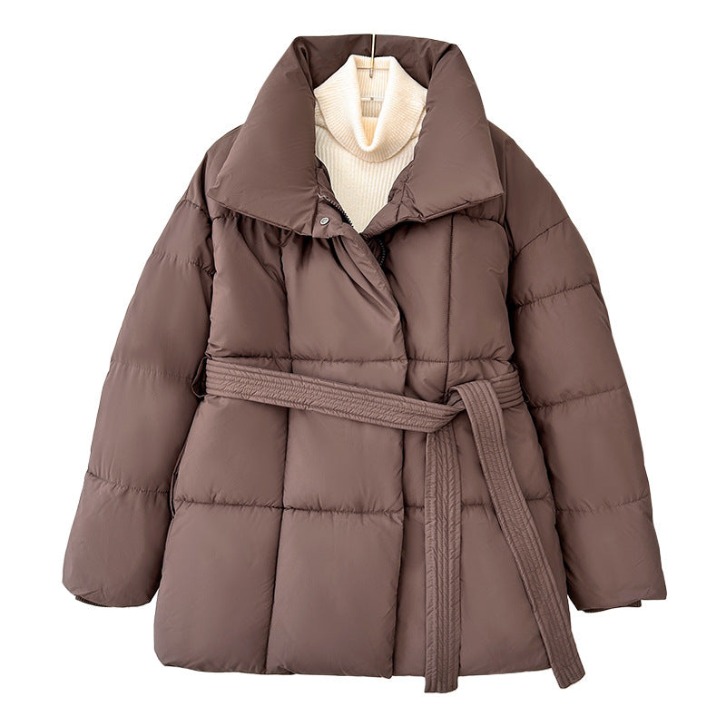 Damen nan taillierte Steppjacke mit breitem Stehkragen, gesteppter Bindegürtel und Rippenbündchen Shop Nory