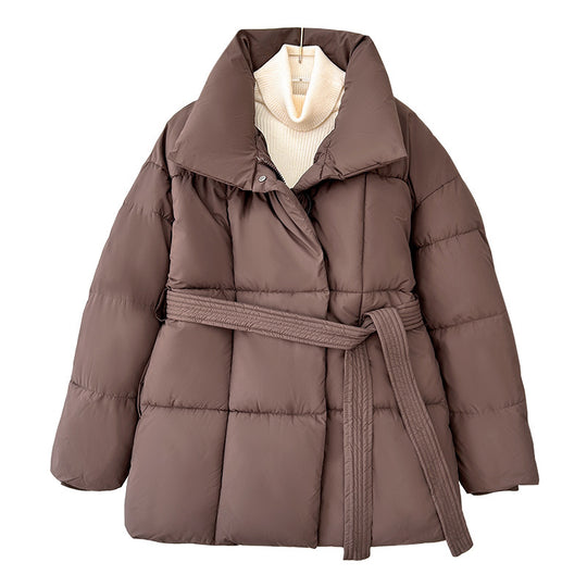 Damen nan taillierte Steppjacke mit breitem Stehkragen, gesteppter Bindegürtel und Rippenbündchen Shop Nory