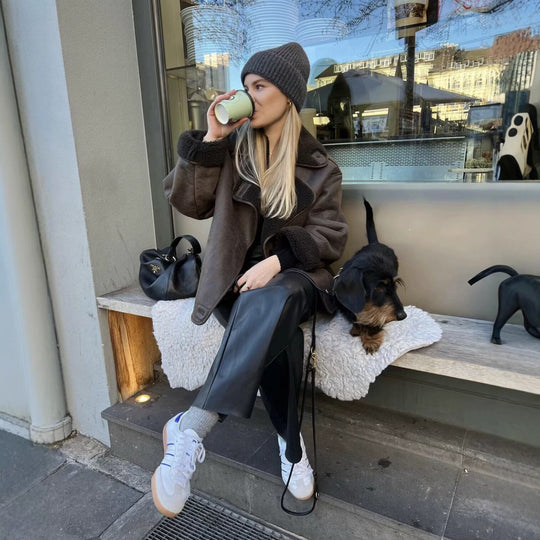 Damen Kurzjacke im Oversized Lammfelloptik‑Look mit Umlegekragen und Taschen Shop Nory