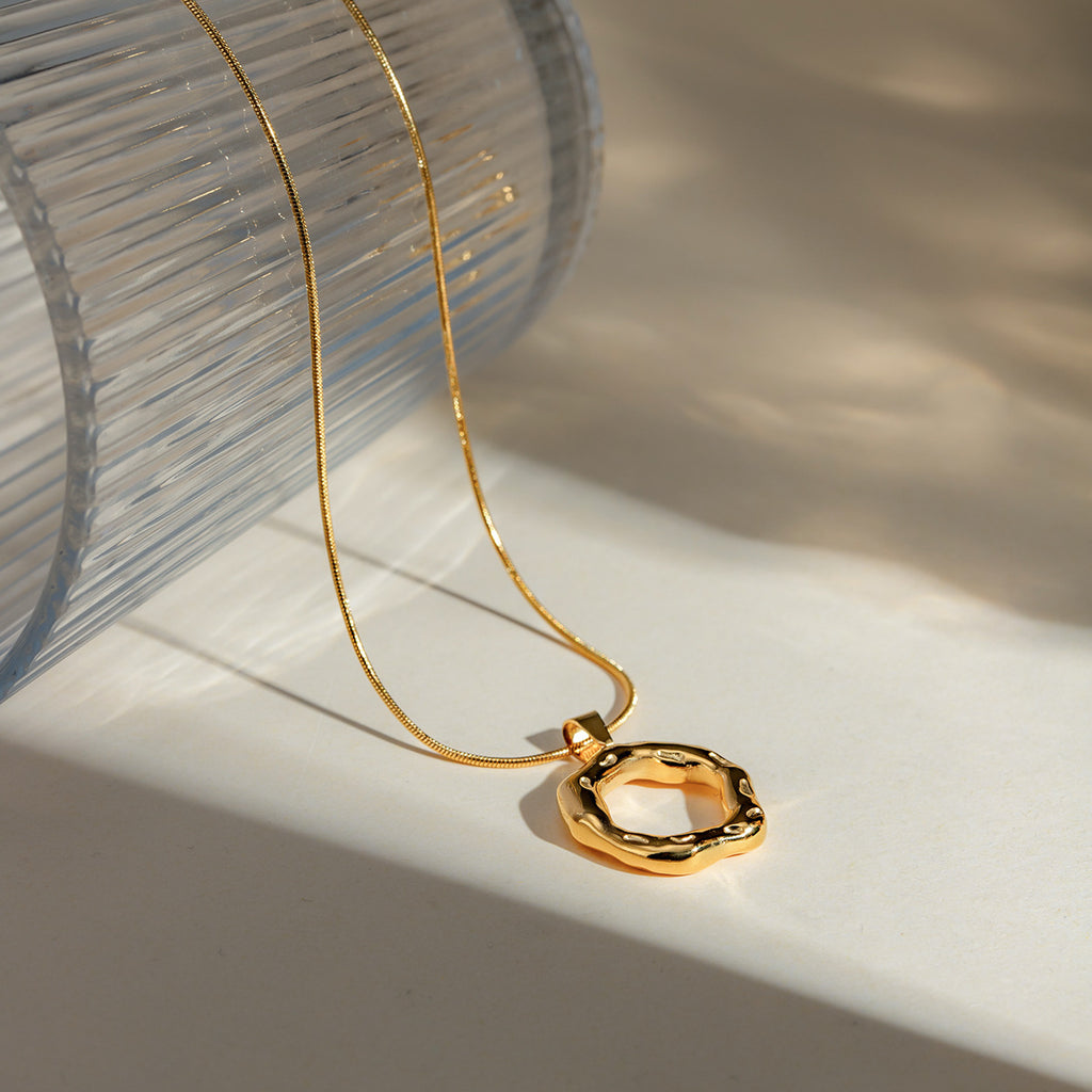 Damen Halskette mit stilvollem kreisförmigem Anhänger und verstellbarem Design Shop Nory