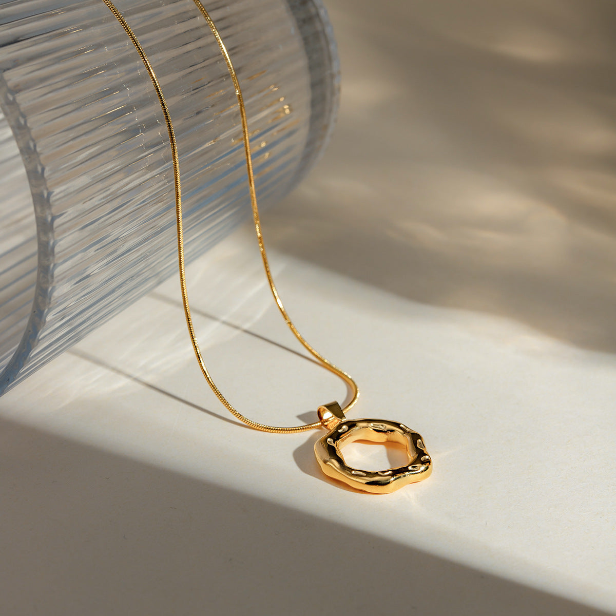 Damen Halskette mit stilvollem kreisförmigem Anhänger und verstellbarem Design Shop Nory