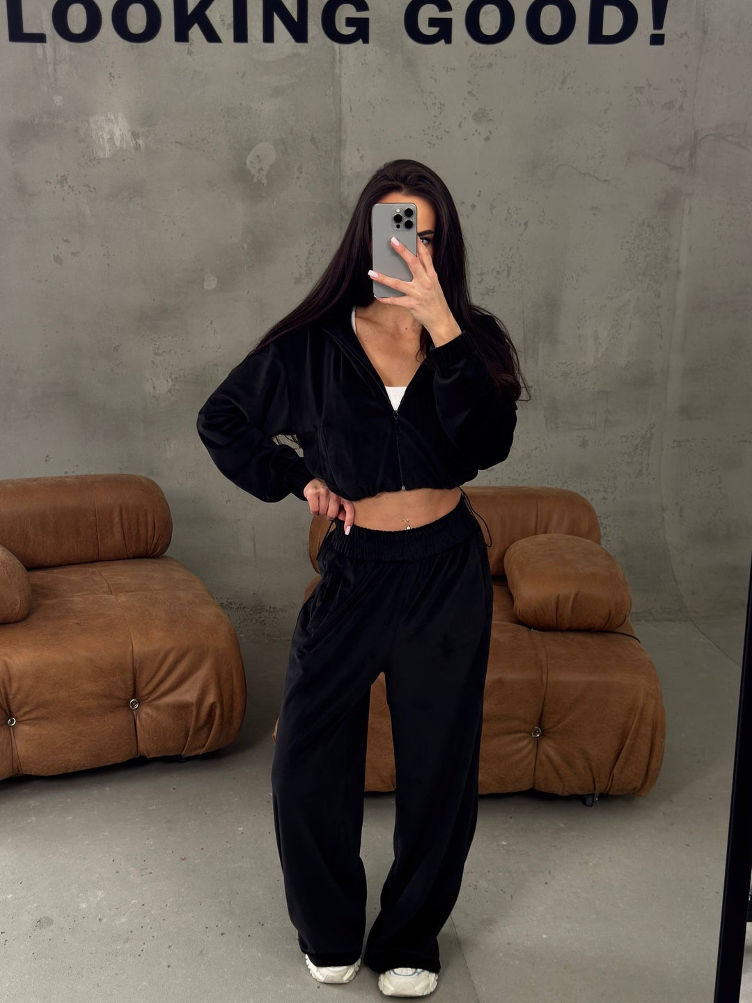Damen weites Lounge-Set mit Cropped Zipjacke und High-Waist Relaxhose Shop Nory