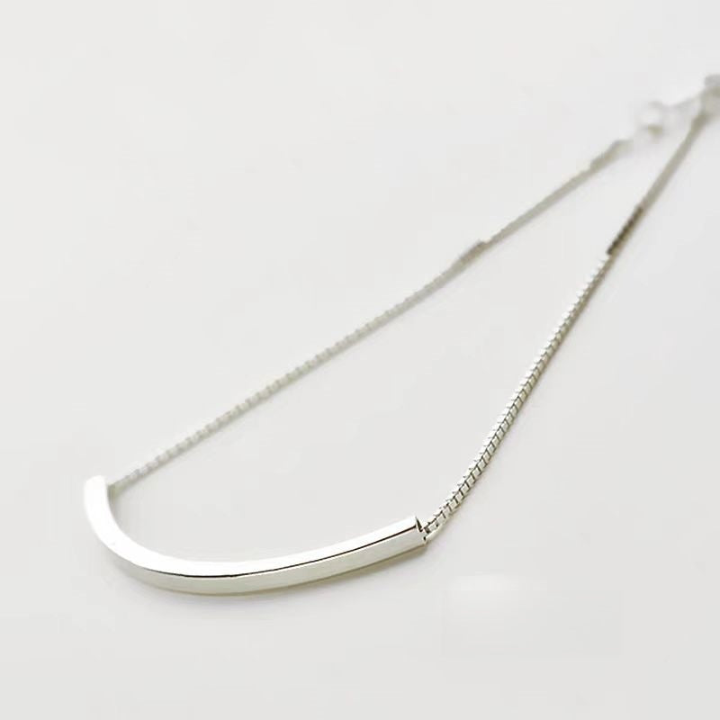Damen Armkette mit elegantem, minimalistischen Design und feinen Edelstahl-Details Shop Nory