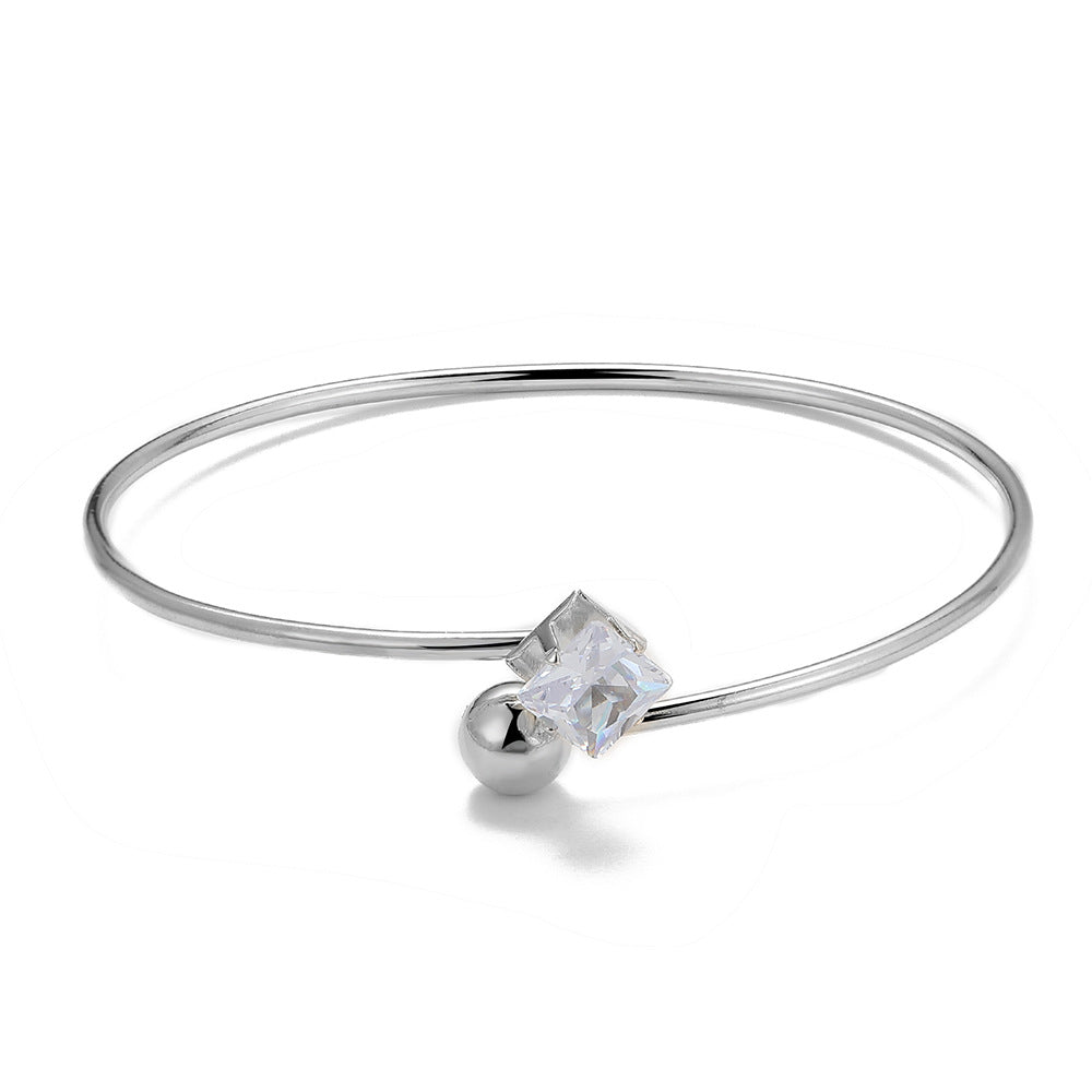 Damenarmband mit quadratischem Zirkonia-Anhänger und modernem Design Shop Nory