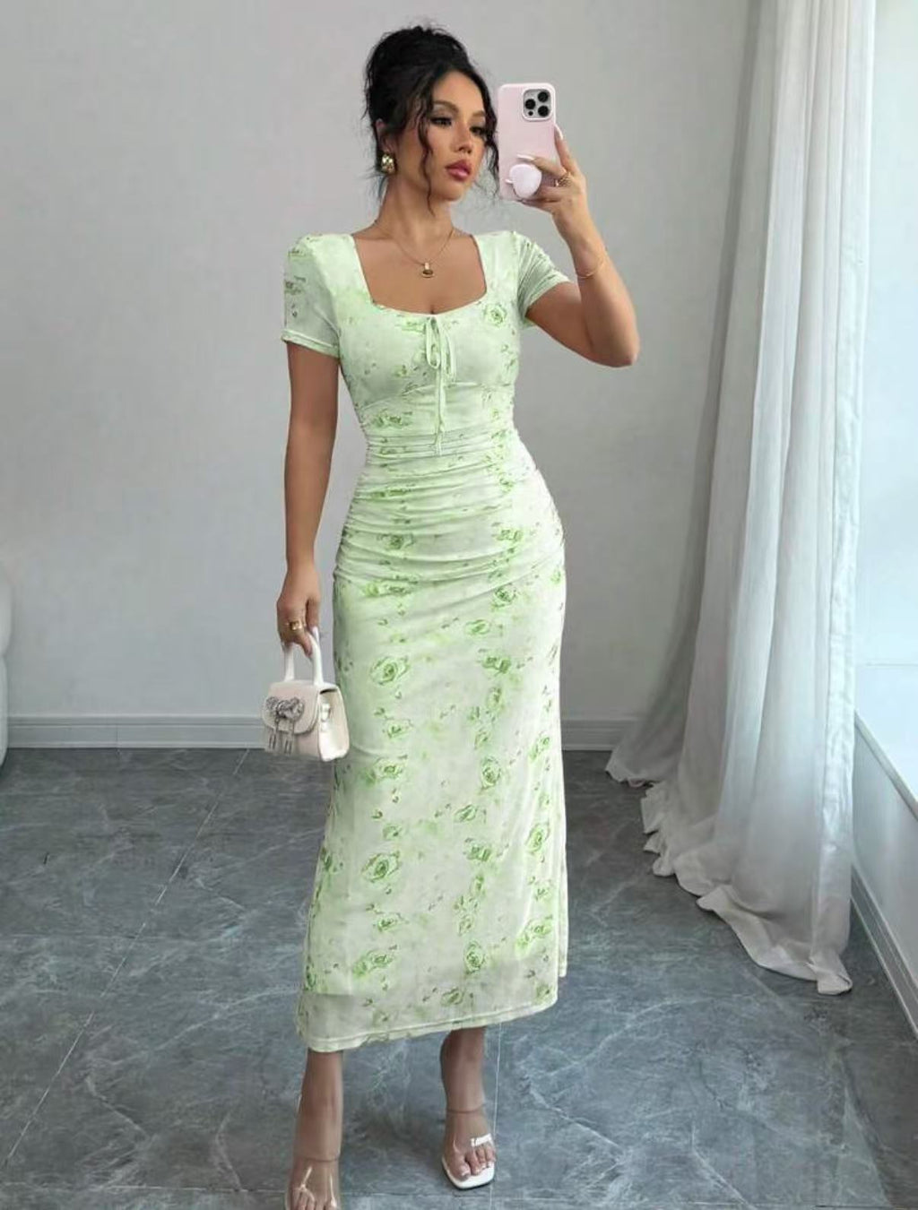 Damen Midi-Kleid mit raffinierten Falten und floralem Muster