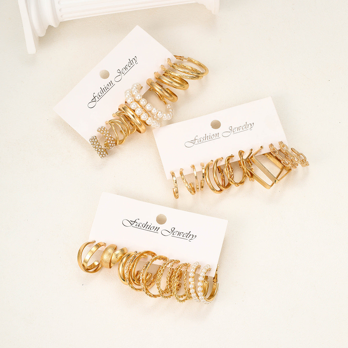 Damen Ohrstecker-Set mit verschiedenen eleganten Designs und Perlenelementen Shop Nory