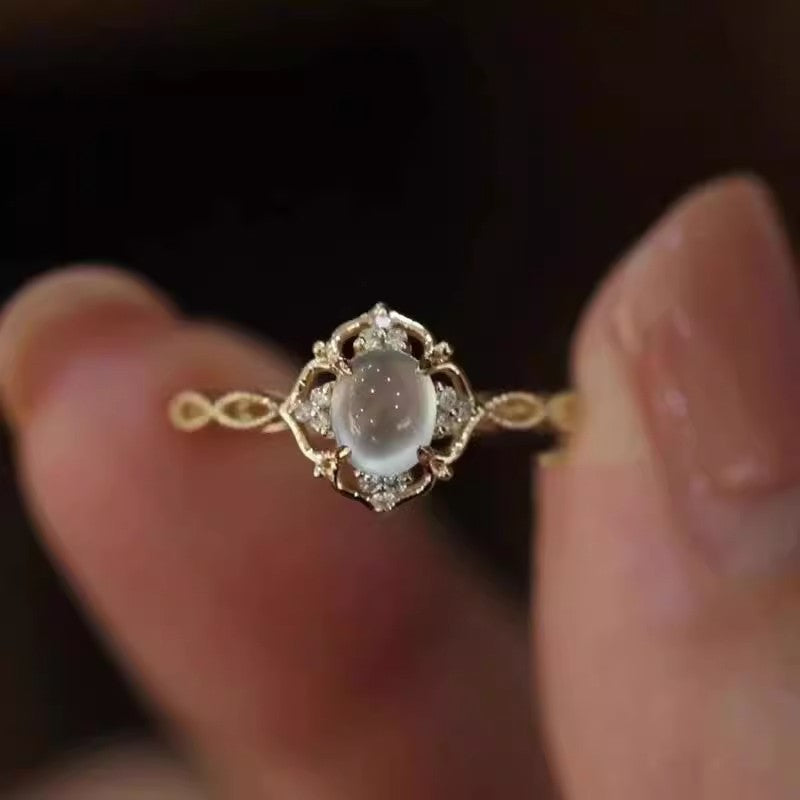 Damen eleganter Ring mit ovalem Stein und kunstvoller Fassung Shop Nory