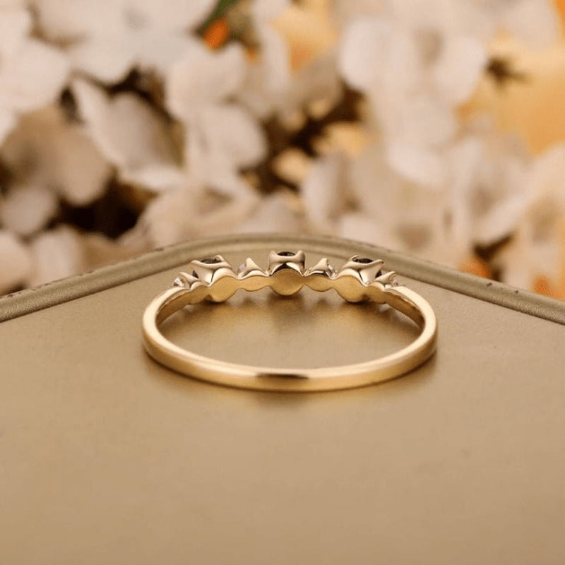 Damenring mit luxuriösem Saphir- und Zirkonia-Design Shop Nory