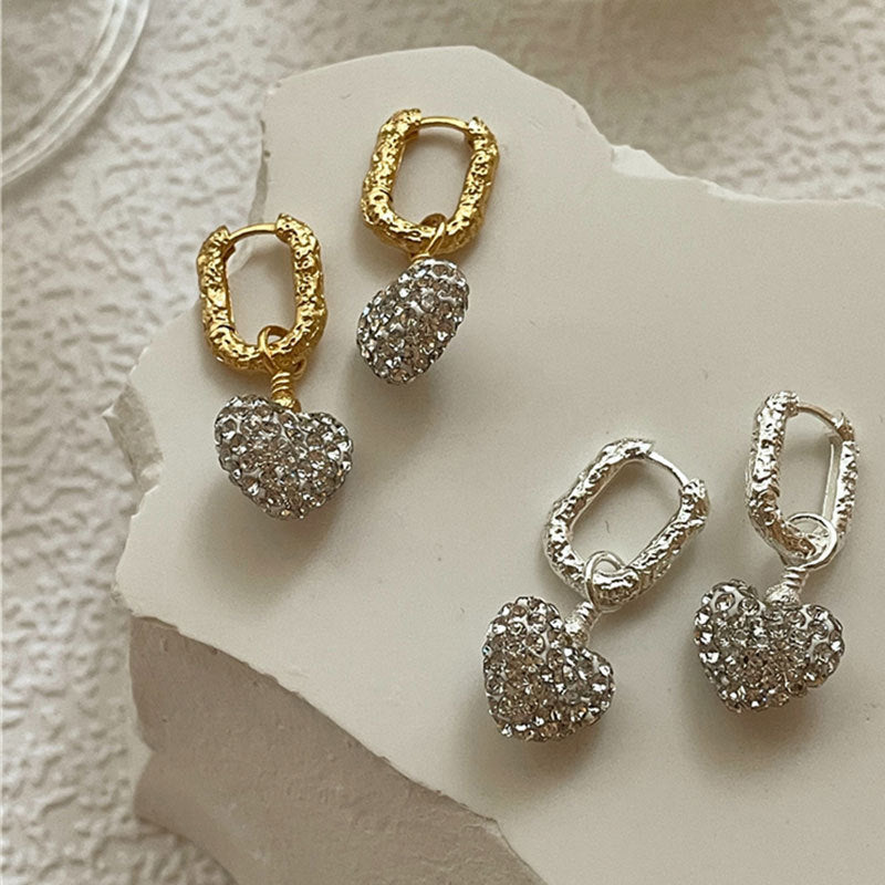 Damen Ohrringe mit glänzenden Herz-Anhängern Shop Nory