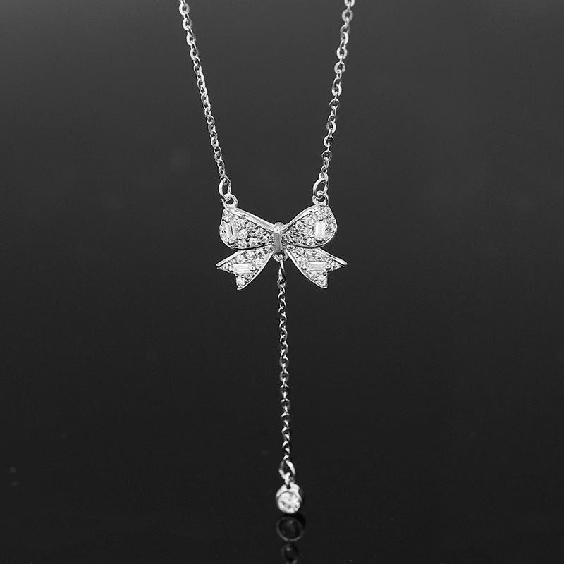 Damen Halskette mit filigranem Schmetterlingsdesign und funkelnden Zirkonia Shop Nory