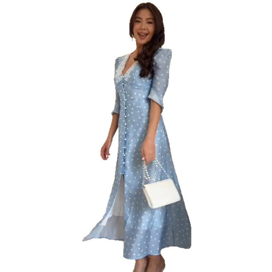 Damen Maxikleid mit Spitzen-V‑Ausschnitt, durchgehender Knopfleiste und Puffärmeln Shop Nory