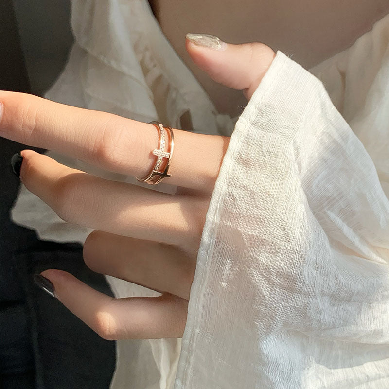 Damen zierliches Ring-Set mit verspieltem Kreuzdesign Shop Nory