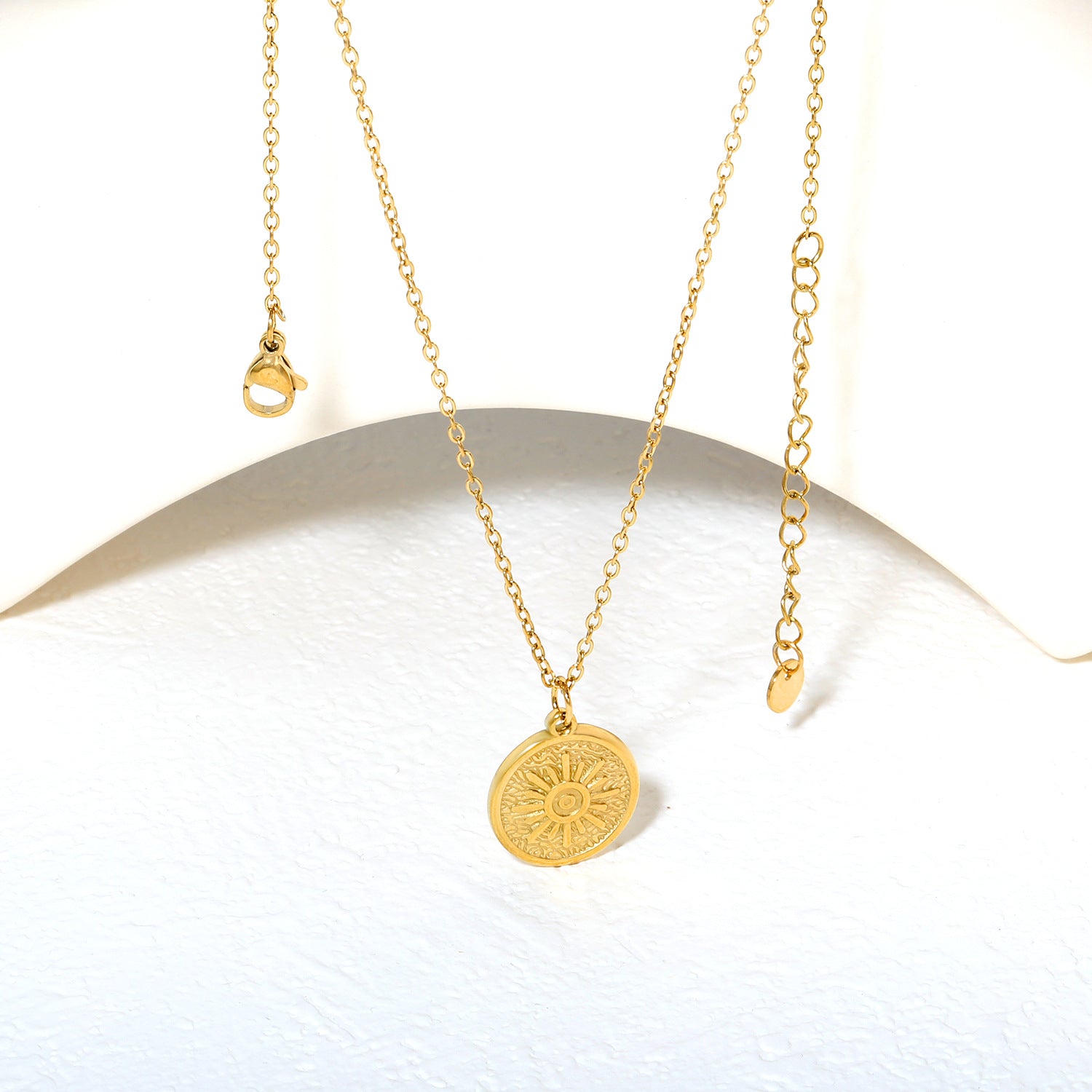 Damen Halskette mit kunstvollem Sonnenanhänger aus hochwertigem Edelstahl Shop Nory