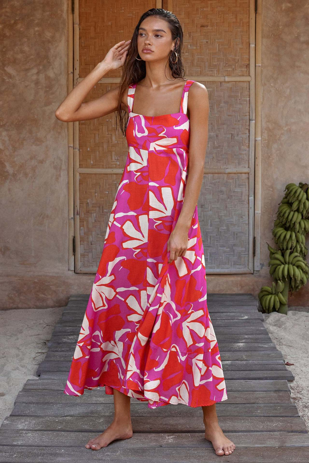Damen Maxikleid im lShopnoryhaften floralen Design mit spielerischem Schnitt Shopnory