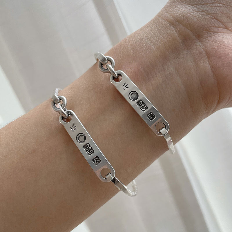 Damen eleganter und minimalistischer Armreif mit personalisierbarem Design Shop Nory
