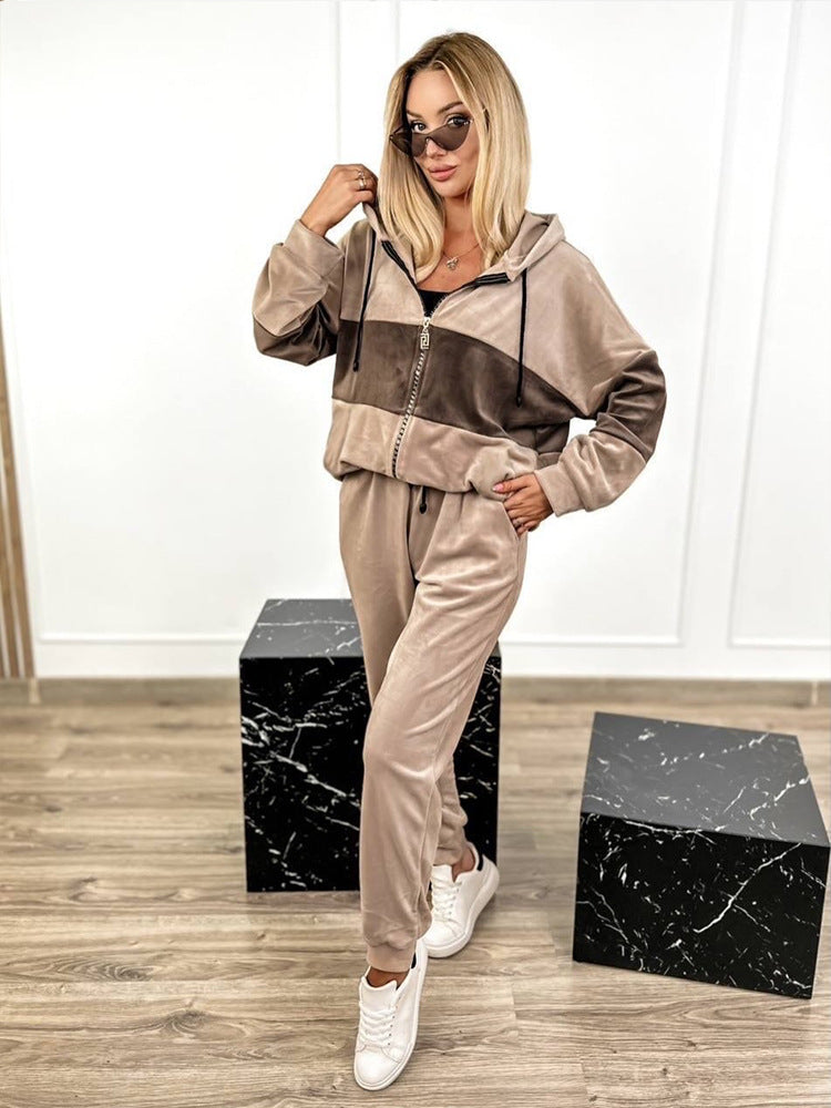 Damen kuscheliger Velours-Zweiteiler Trainingsanzug mit Reißverschluss-Kapuze und hochgeschnittener Jogger Shop Nory