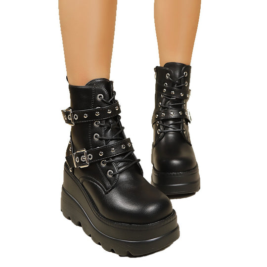 Damen Gepolsterte Plateau-Biker-Stiefeletten mit Schnallen und Nieten Shop Nory
