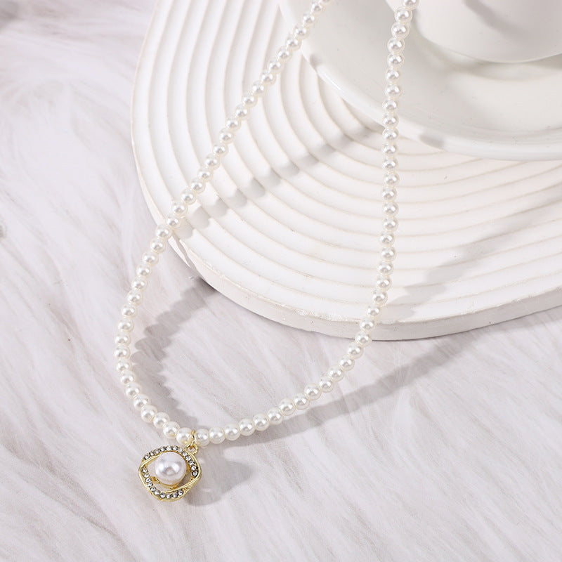 Damen elegante Perl-Halskette mit filigranem Anhänger Shop Nory