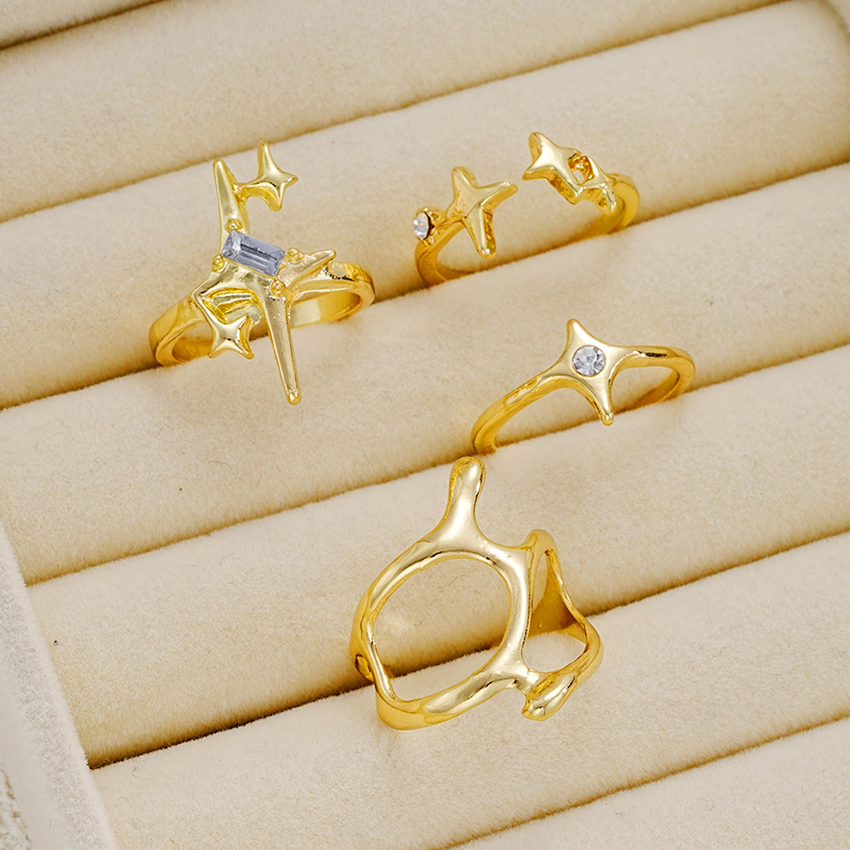 Damen Ring-Set mit einzigartigen geometrischen Designs und funkelnden Zirkonia Shop Nory