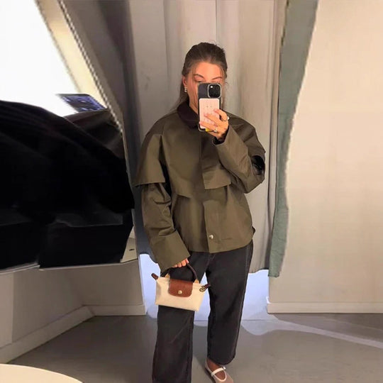 Damen Kurztrenchjacke mit Cape-Overlay und Oversize-Ärmeln Shop Nory