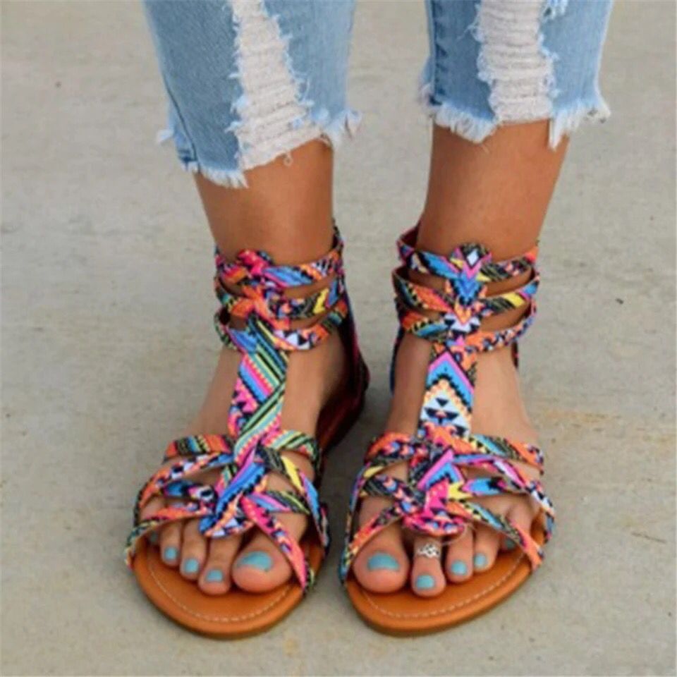 Damen Boho-Sandalen mit verstellbaren Knöchelriemen und Ethno‑Print Shop Nory