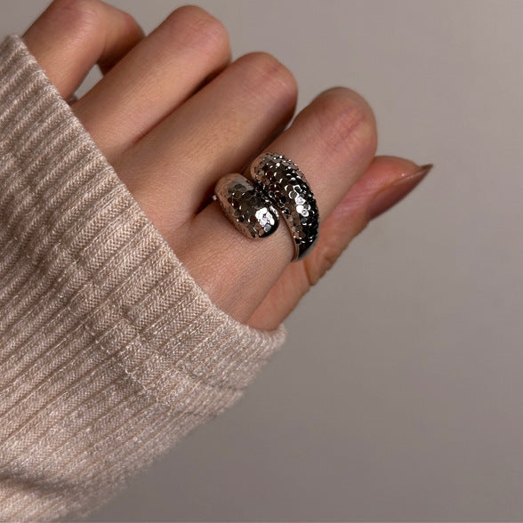 Damen Offener Ring mit innovativer Struktur und glitzernden Akzenten Shop Nory