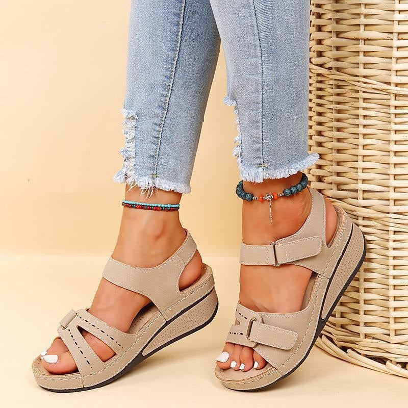 Damen komfortable Sandalen mit verstellbaren Riemen und anatomischem Fußbett